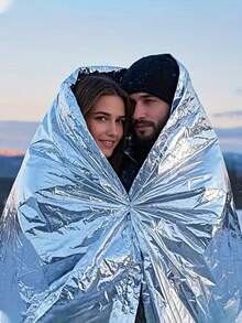 超大号应急求生毯 | 高强度隔热轻质铝箔材质，是露营、背包旅行和居家使用的理想之选 - 彩色 - 查看 3