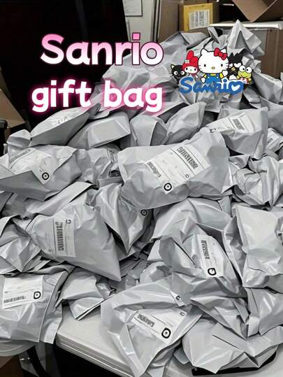 Sanrio 三丽鸥校园假日文具礼盒套装，包含可爱贴纸或发夹、笔、记事本、玩具、钥匙扣、文具及其他学习用品，共5件。礼盒包装精美，适合赠送给家人、朋友和学生。这款礼盒既是节日礼物，也是返校季、斋月、复活节以及校园儿童的理想之选。