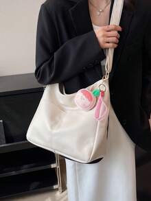 时尚米色女士单肩包；可爱蜜桃吊坠装饰；现代都市通勤风格；可调节肩带斜挎包；适合购物、通勤，轻便大容量手提包；拉链封口；实用多口袋单肩包 - 白色 - 查看 3