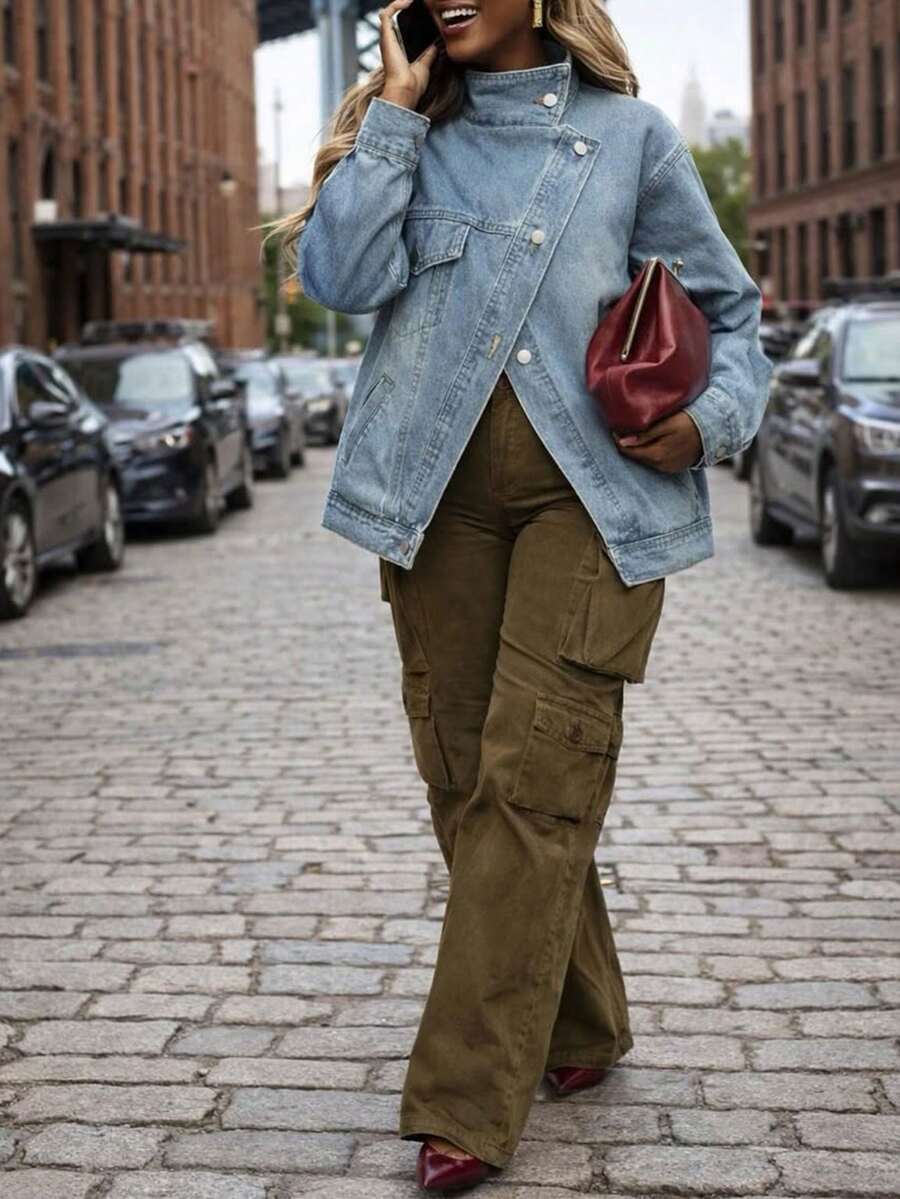 Magic Mia Women's Loose Fit Jean Jacket - Asymmetric Slant Placket W/ Multiple Pockets | Long Sleeve Vintage Blue Jean Coat For Streetwear (Winter /Autumn 2025 Fashion) - 藍色 - 查看 1