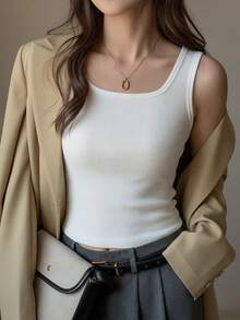 女士修身罗纹白色背心 - U 领无袖 T 恤，柔软舒适，休闲日常穿着 - 白色 - 查看 2