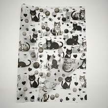 10/30/60张趣味猫咪主题毛线礼品包装纸，50x35厘米 - 非常适合春夏庆典、婚礼、情人节、生日、花束、派对礼品和礼品袋；派对礼品包装 | 趣味设计 | 光滑质地；送给爱猫人士的礼物 - 黑色貓咪 - 查看 10