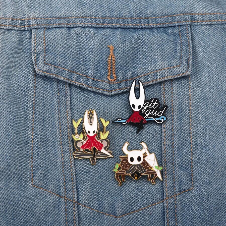 1枚可爱卡通毛毛虫合金珐琅徽章动漫骑士苍白之王胸针，可别在衣服、帽子、包包上，粉丝徽章配饰礼品