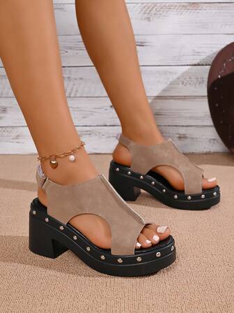 รองเท้าแตะโรมันแบบมีหูเกี่ยวและห่วง สไตล์ยุโรปและอเมริกาแฟชั่นฤดูร้อนสำหรับผู้หญิง