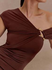 UNITHORSE Robe de cocktail moulante avec taille cintrée, manches courtes et col asymétrique