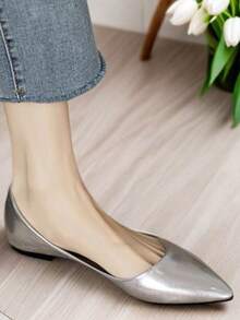 新款女士软底平底鞋，尖头套脚鞋，银色和金色，光滑鞋面乐福鞋，低鞋面百搭皮鞋，适合所有季节 - 銀色 - 查看 5