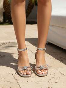 Giày sandal nữ thời trang mới, gót chunky màu bạc, mũi vuông, thanh lịch và sang trọng với khóa cài điều chỉnh được, sandal hở gót chunky thích hợp cho đi làm, hẹn hò và mang hàng ngày vào mùa hè. - Bạc - Xem 5