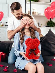 Gấu bông hoa hồng lãng mạn, thiết kế độc đáo, làm thủ công với những bông hoa hồng có kết cấu sống động như thật, tạo nên bầu không khí lãng mạn, món quà lý tưởng cho Ngày Valentine, kỷ niệm, đám cưới, hoàn hảo để trang trí nhà cửa, phòng ngủ và các dịp đặc biệt, món quà tuyệt vời nhất dành cho người thân yêu, đối tác, bạn bè và gia đình. - Nhiều màu - Xem 4