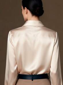 女士优雅香槟色缎面衬衫，经典领型，高品质长袖，通勤百搭，四季皆宜，柔软顺滑的缎面面料，适合商务或正式场合。 - 香檳色 - 查看 6