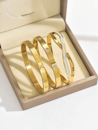 Conjunto de 3 pulseiras com pingente de trevo de quatro folhas em aço inoxidável banhado a ouro 18K (1 peça), ideal para festas e uso diário. Estilo europeu e americano, personalizadas e elegantes, com zircônias cúbicas. Conjunto de joias para casamento, presente perfeito para mulheres, familiares e amigas. Ideal para aniversários, casamentos e Dia dos Namorados.