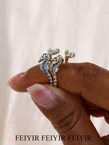 Anel em aço inoxidável banhado a ouro 18K com cavalo-marinho em zircônia azul, acessório de joalheria com tema oceânico, presente de Natal para namorada/filha.