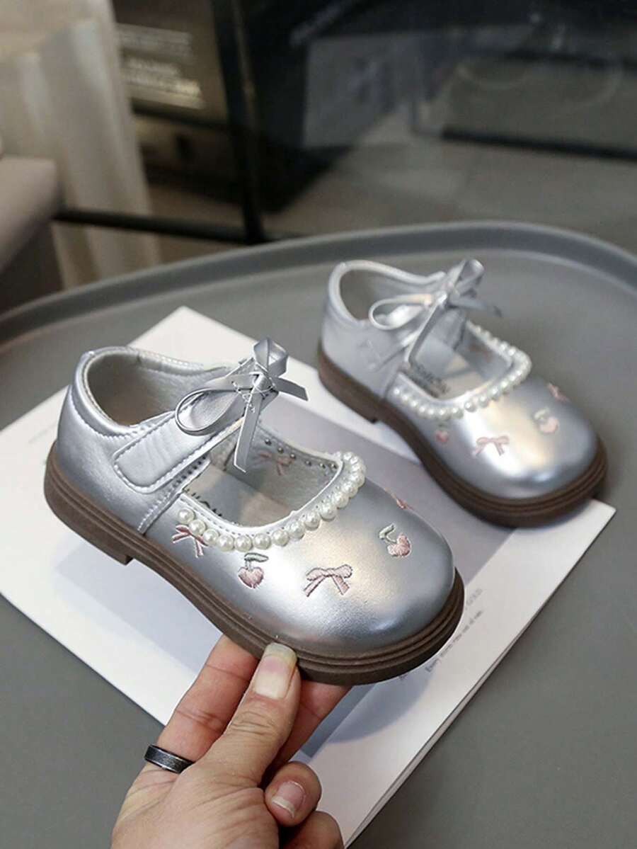 1 Pair New Pearl Cherry Girls Leather Shoes, Butterfly Embroidery Soft Bottom Princess Shoes - Silver - View 1