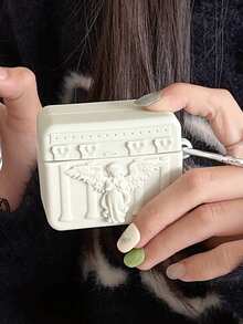 1个祈祷天使蓝牙耳机保护套，兼容苹果第一代、第二代、Pro版和新款第三代Pro版 - 米色 - 查看 3