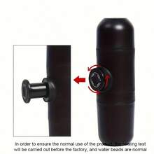 这是一款小巧的手动胶囊咖啡机，适合露营、徒步旅行等户外活动以及办公室使用。它是生日或情人节的绝佳礼物。