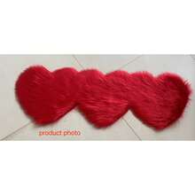 1pc Red Triple Heart Decor Plush Rug, Bedroom Decor, Small Rug, Carpet, Home Decor, Living Room Rug, Bedroom Rug, Living Room Home Decor, Outdoor Rug, Washable Rug