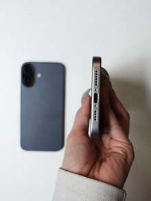 适用于电影道具、短视频拍摄道具、愚人节趣味道具和商店展示——两种尺寸：6.7 英寸和 6.1 英寸