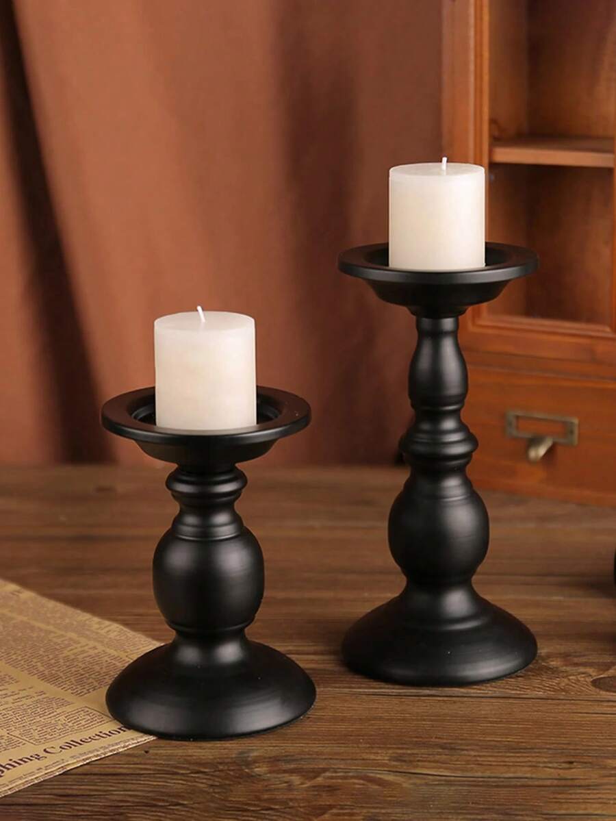 Portavelas negro vintage - Diseño clásico tallado, adecuado para colocar en la mesa del comedor, estantería de la sala de estar y mesa de café. Puede sostener velas de pilar para agregar una atmósfera cálida y elegante, un artículo de decoración del hogar popular para crear un ambiente de iluminación de moda.