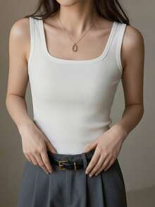 女士修身罗纹白色背心 - U 领无袖 T 恤，柔软舒适，休闲日常穿着 - 白色 - 查看 4