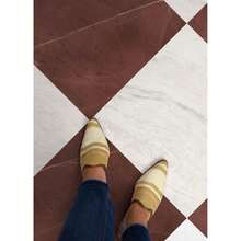 FloorPops X Chris Loves Julia Bonneville Oxblood Peel And Stick Floor Tiles, FP6333 - 多色299 - 查看 4