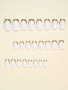 24片中号方形美甲贴片，瞬间提升您的美甲造型！简约奢华的金色闪粉法式美甲，优雅的白色底色搭配金色法式甲尖，全覆盖式假指甲，适合女性和女孩。内含1张粘性贴纸和1张迷你凝胶贴纸。随机发货。 - 金色 - 查看 3