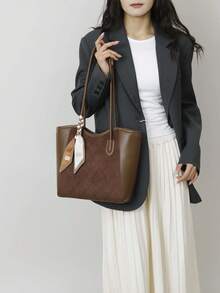 Túi xách thanh lịch, túi đeo vai, kiểu dáng tối giản thời trang với họa tiết da cá sấu dập nổi, khăn choàng sang trọng, túi công sở, dung tích lớn, màu cà phê. - Cà phê - Xem 7