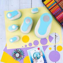 1个圆形打孔器；杠杆式工艺打孔器，适用于纸艺、剪贴簿等，是一款多功能工艺工具，可轻松为您的作品添加精准切割的圆形。提供6种尺寸可选。