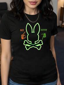 Neon Green Rabbit Silhouette With Crossed Bones Accompanied By Skeletal Hands Displaying Numbers With An Illustrated Effect. Women's T-Shirt, 100% Cotton, 220g - 黑色 - 查看 1