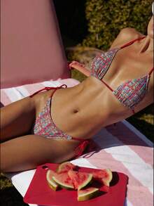 Bộ bikini nữ kiểu dáng retro kẻ caro, cổ yếm, dây buộc điều chỉnh được, phong cách nghỉ dưỡng dễ thương, lý tưởng cho bãi biển và hồ bơi. - Nhiều màu - Xem 1