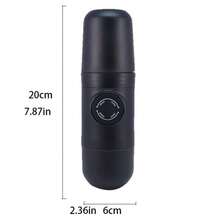 这是一款小巧的手动胶囊咖啡机，适合露营、徒步旅行等户外活动以及办公室使用。它是生日或情人节的绝佳礼物。