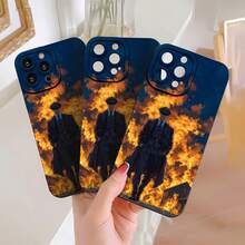 Funda para teléfono con reflejo de Mysterious Firewalker, compatible con  17,  16 Pro Max,  15 Pro Max,  13 y  12. Fabricada en TPU, ofrece protección contra golpes y caídas. Este diseño único es perfecto para quienes aman los estilos atrevidos y dramáticos, lo que la convierte en un regalo ideal para familiares, amigos y seres queridos en cualquier ocasión. - Negro - Ver 6