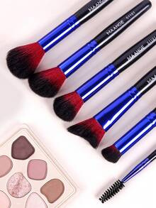 MAANGE 12件/17件专业化妆刷套装，包含12支面部化妆刷和5个化妆海绵，方便旅行携带，可用作散粉刷、腮红刷、粉底刷、修容刷、眼影刷、眉刷、眼线刷和晕染刷。化妆工具采用柔软亲肤的纤维制成，便于携带，是送给女性和女孩的理想礼物。 - 彩色 - 查看 10
