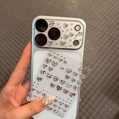 镜头保护膜+豹纹爱心贴纸，兼容苹果17 Pro Max/17 Pro，相机镜头保护膜玻璃盖，为您的手机提供时尚保护。手机装饰