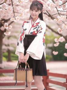 Bộ trang phục kimono cổ điển dễ thương và tươi tắn dành cho bé gái, kiểu dáng cải tiến, thích hợp cho các lễ hội, tiệc tùng, biểu diễn, dạ hội, sân khấu. Bao gồm áo và váy. - Nhiều màu - Xem 8