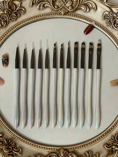 单支彩虹白亚克力手柄美甲笔 - 超细线条/扁平/斜角尼龙刷毛，适用于凝胶美甲、法式美甲、细节绘制和美甲设计 - 防滑人体工学手柄，耐用金属带，便携式一体式工具，适合专业美甲师和初学者在家使用。