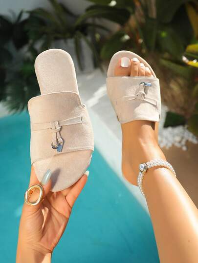 Dép xăng đan đế bằng giả da lộn trang trí kim loại dành cho nữ, cỡ lớn, hở mũi, kiểu bohemian, mềm mại, thoải mái, thích hợp đi biển hoặc ngoài trời, mùa hè.
