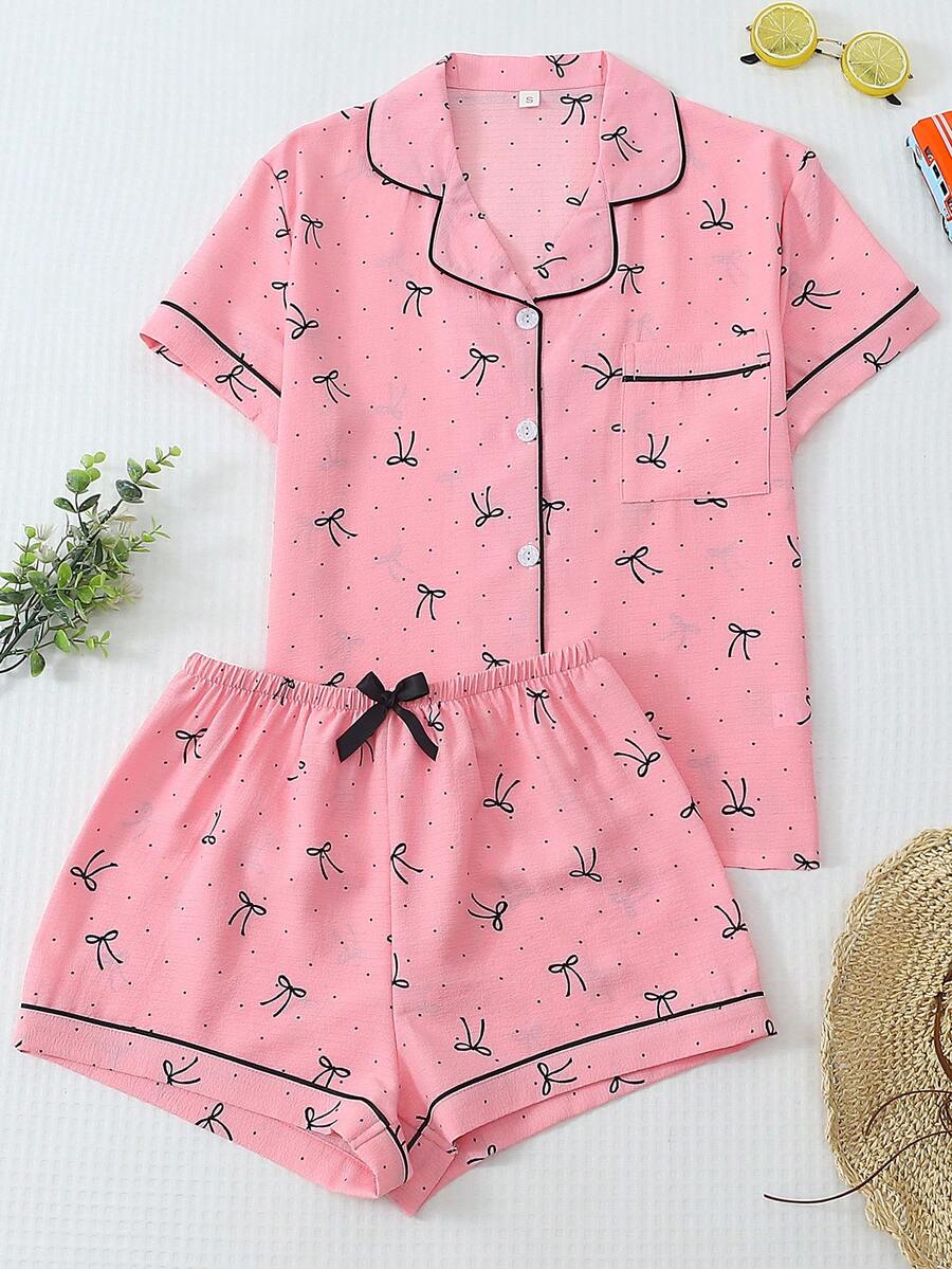 Bộ đồ ngủ nữ 2 món thoải mái với họa tiết chấm bi nhỏ và nơ, gồm áo tay ngắn cài cúc cổ bẻ và quần short có nơ, đồ ngủ và đồ mặc nhà thoải mái cho mùa hè. - Hồng - Xem 1