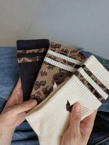 3 Pares de Meias Médias da Moda com Estampa de Leopardo e Padrão de Letras, Novas para a Primavera, Macias, Confortáveis e Duráveis para Mulheres, Adequadas para Esportes, Casa, Presentes, Todas as Estações, Lavável à Mão/Máquina - Multicolorido - Visão 3