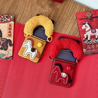 keshengtai Étui de téléphone en cuir PU avec décoration mignonne en peluche de poney, comprend une sangle de transport en peluche, coque de protection arrière en PC dur pour Samsung Galaxy Z Flip7, Z Flip7FE, Z Flip6, Z Flip5, Z Flip4, Z Flip3