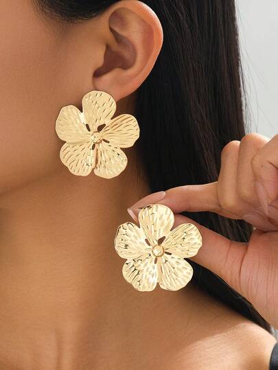 1 Pair Bold, Unique & Charming Gold Textured Floral Design Women's Stud Earrings (No Gift Box)