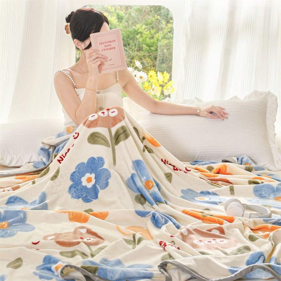 Printed Flannel Blanket, Cartoon Design For Office Nap - Flower Bear - View 1