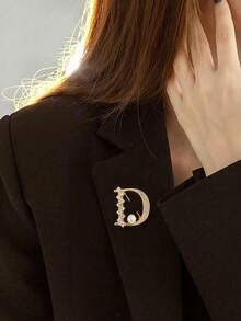 Women's Elegant Minimalist Brooch, Letter D Inlaid With Shiny Diamonds, Can Be Used As Clothing Accessory, Bag Charm Or Fashionable Pin, Unique Style. Suitable As A Gift For All Seasons. - Multicolor - View 6