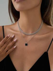 Nooxian Set de 2 piezas de collar de capas con cadena de hierro texturizada plana y ancha y colgante cuadrado de acero inoxidable, diseño único, adecuado para uso en fiestas de mujeres - Plateado - Ver 7