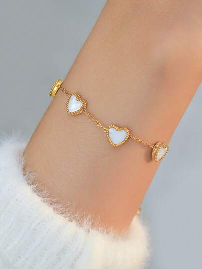 Pulsera con cadena metálica y corazón de nácar, diseño delicado y fresco, joyería de elemento dulce para el uso diario