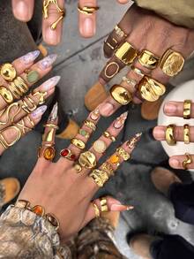 25/15/10/7件套复古优雅多件套叠戴戒指，时尚简约别致设计，融合花朵、仿珍珠、彩色仿宝石、几何、扭曲、水滴、不对称纹理等元素，方形、圆形、镂空、光滑、简约、金属、超大、粗犷等多种款式，适合节日、派对、约会、送礼、日常佩戴。 - 金黃色 - 查看 10