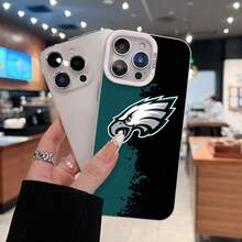 Funda de teléfono con espejo y estampado Eagle Pride. Funciona como espejo y es compatible con  17,  16 Pro Max,  15 Pro Max,  13 y  12. Fabricada en TPU resistente, ofrece una excelente protección contra golpes y caídas. Un regalo perfecto para familiares, amigos y deportistas, ideal para cumpleaños, fiestas o cualquier ocasión especial. - Plateado - Ver 1