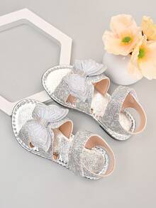 1 Pair Silver Toddler/Little Girls' Flat Sandals, Soft Leather Patchwork With Glitter Sequins & Rhinestone Butterfly Decor, Round Toe, Non-Slip Soft Sole, Fashion Princess Beach Sandals For 3-12 Years Old, Suitable For Daily, Beach, Holiday, Party, Spring/Summer 2026