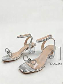 Giày sandal nữ thời trang mới, gót chunky màu bạc, mũi vuông, thanh lịch và sang trọng với khóa cài điều chỉnh được, sandal hở gót chunky thích hợp cho đi làm, hẹn hò và mang hàng ngày vào mùa hè. - Bạc - Xem 7