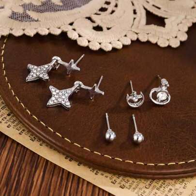 閃爍的星月形耳釘,時尚多樣的首飾,高端獨特的設計,適合女性