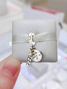 1个双色生日蜡烛吊坠，适合DIY手链，可搭配珠子，是送给女性的精致礼物，也适合作为情人节、圣诞节和新年礼物送给爱人。 - 款式16 - 查看 3