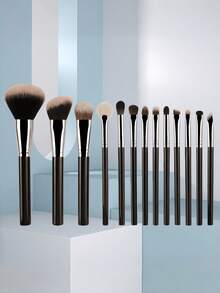 品牌化妆刷套装 13 件套，超柔软毛，包含粉底刷、轮廓刷等，化妆刷套装